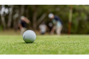 Gra w golfa to sport, który doskonale wpływa na zdrowie i jakość życia