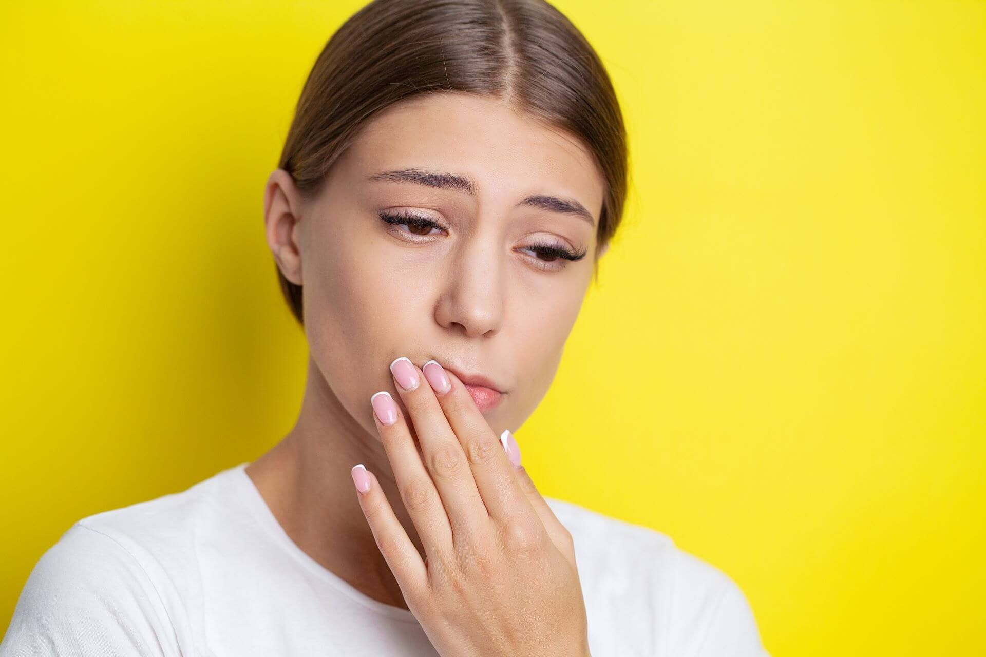 Pękające kąciki ust – przyczyny. Jak sobie z nimi radzić? title