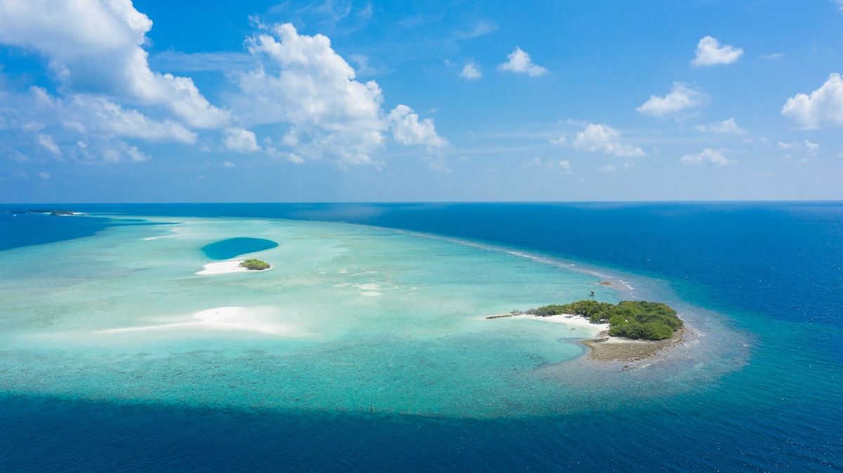 Malediwy z samolotu wygladają na rajską wyspę