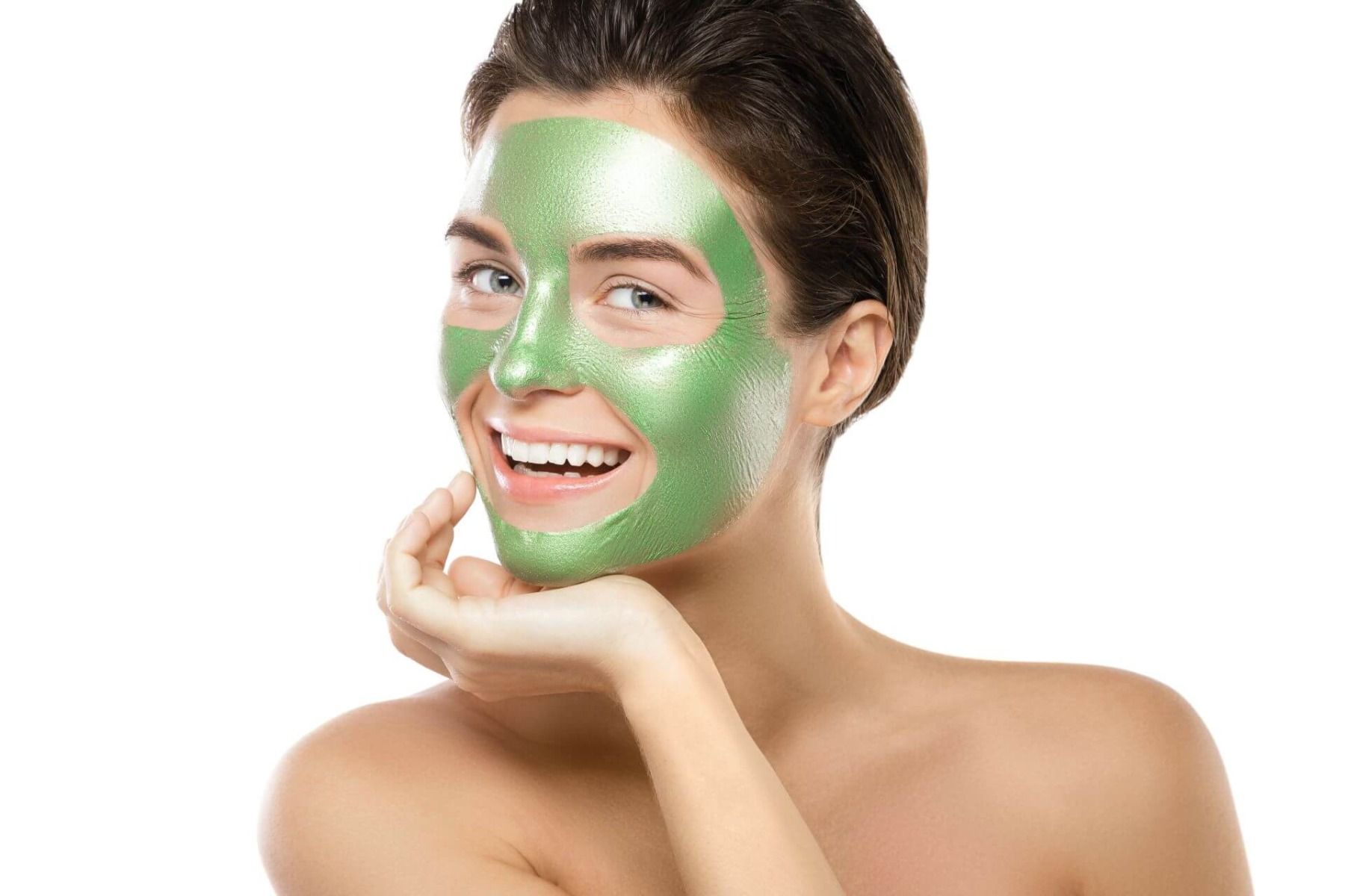 kobieta z zieloną maseczką na twarzy
